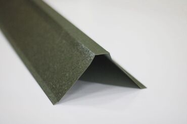Dam örtüyü üçün nəzərdə tutulmuş bu tünd yaşıl rəngli metal künc