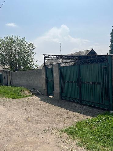 Продажа коттеджей и домов: Продается дом участок 6 соток. 5 комната поровое отопление и — 2