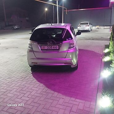 Honda: Honda Fit: 2010 г., 1.3 л, Вариатор, Гибрид, Хэтчбэк — 7