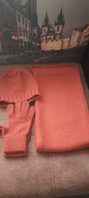 женские перчатки: Шарф,шапка и перчатки.Покупало в Италии