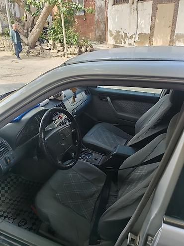 arxa panel: Mercedes-Benz sedan - Korpus: gümüş rəng, 4 qapı, kuzovda klassik — 5