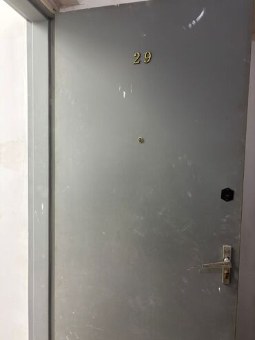Входные двери: Для квартиры Б/у Входная дверь С глазком, Без гарантии, Самовывоз
