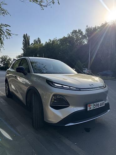j 05: Changan Qiyuan Q05: 2026 г., Электромобиль — 2