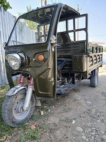 vespa moped: Yük daşıma üçün üçtəkərli mini yük motosikleti (kargo tricikl) — 1