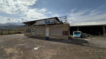продать гараж на металлолом: Модульное здание из морского контейнера с витринами и роллетами -