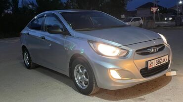 Hyundai: Hyundai Solaris: 2013 г., 1.6 л, Механика, Бензин, Седан