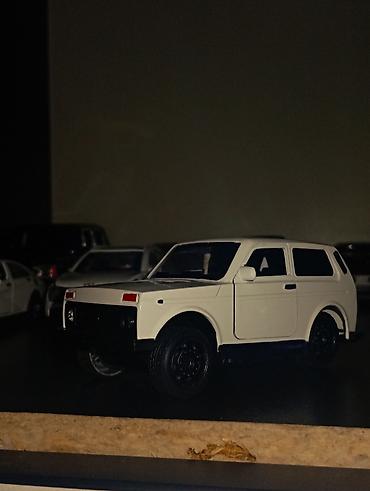 Avtomobil modelləri: Miqyaslı diecast oyuncaq avtomobil modelləri - Korpus: metal — 24