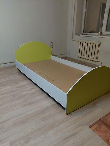 мебель для дома: Продаю б/у одноярусные кровати с матрасами, шкаф тумбы, комоды — 1