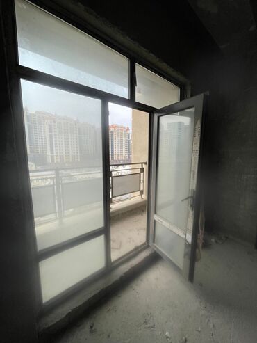 Yeni tikili: Yaşıl Bazarın yaxınlığında, 12 mərtəbəli binanın 8-ci mərtəbəsində 4 — 5