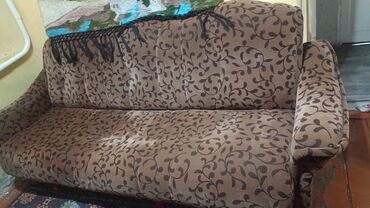 мебель раскладной: Продаю Б/У диван и два кресла за 8000 сом