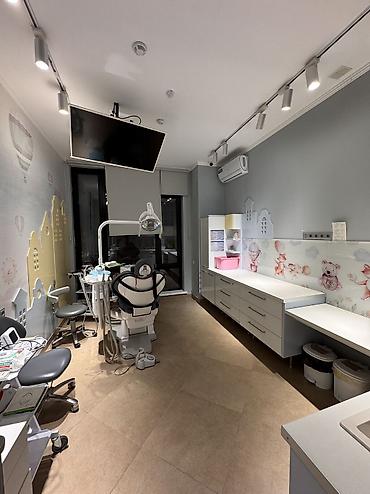 асанбай район: Сдаю Помещение целиком: Для стоматолога, 415 м², С ремонтом, Первая линия — 10