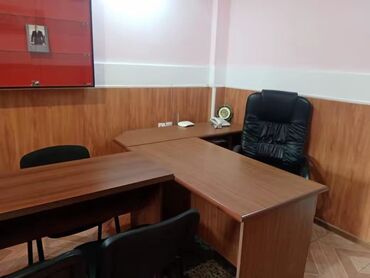 Ofislər: Ofis sahəsi 63 kv – mebellə təchiz olunmus.N.Nerimanov metro — 6