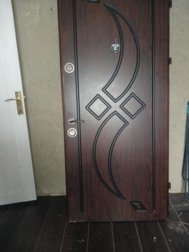 Otaq qapıları: Seyf qapi 
250azn
Hokmeli 4959 leli