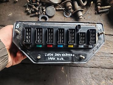 Auto delovi: Tabla s osiguračima Lada 2104 Karavan br.8. Polovno, očuvano, skinuto — 9