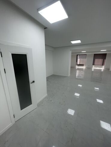 аренда помещения для кофейни: Сдаю Офис, 93 м², В бизнес центре, С отдельной кухней