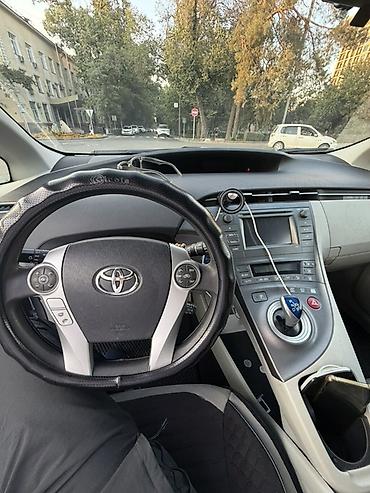 prius 2011: Toyota Prius: 2012 г., 1.5 л, Вариатор, Гибрид, Хэтчбэк — 5