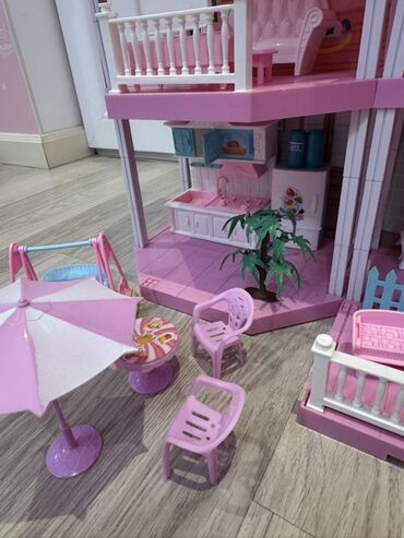 Digər uşaq mebeli: Böyük kukla evi dəsti - 3 mərtəbəli, bir neçə balkon və terraslı — 3