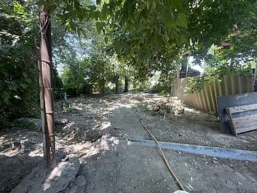 Продажа коттеджей и домов: Продаётся дом с большим двором и хозяйственными постройками. Основные — 4