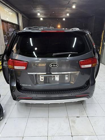 kia optima2016: Kia Carnival minivan - Kuzov: qrafit-boz rəng, xrom ön barmaqlıq və — 2