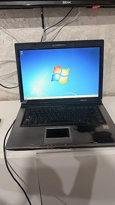 kredit noutbuklar: ASUS noutbuk adapteri ilə birlikdə təqdim olunur. Korpus qara — 1