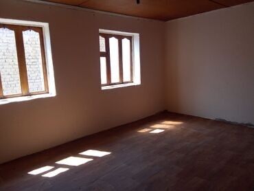 сдаётся дом в сокулуке: 60 м², 3 комнаты, Подвал, погреб, Забор, огорожен