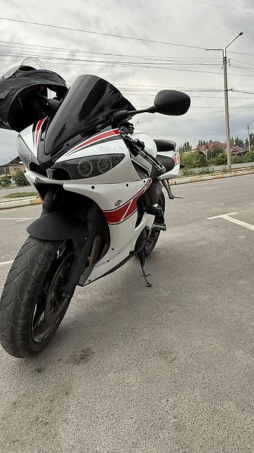 ямаха 600: Спортбайк Yamaha YZF-R6 (600 кубов) в фирменной белой раскраске с — 5