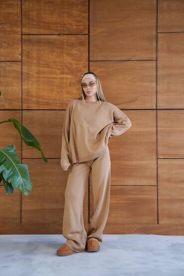 Kompleti: Trikotažni Komplet ✨
Vel : ( UNIVERZALNA ) 🔥
Cena : 3500 din 🔝 — 4