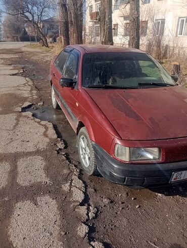 Volkswagen: Volkswagen Passat: 1988 г., 1.8 л, Механика, Газ, Седан