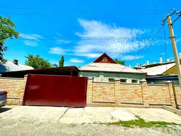 уютный дом: Продаю благоустроенный дом в городе Кара-Балта, район Почтовый, ул