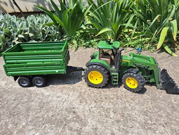igracke za decu sa posebnim potrebama: Orginal john deere traktor