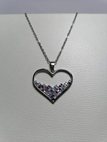 Ogrlice: Nakit, hiruški čelik
Cena 1100din — 1