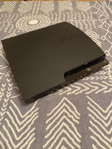 купить сони плейстейшен: PlayStation 3 slim, в комплекте имеются провода для подсоединения к