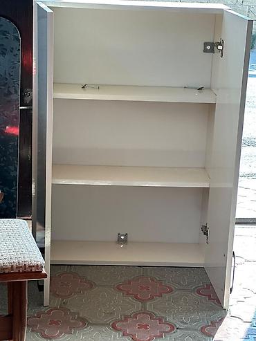 tankdakı künc divarları: Ağ rəngli iki qapılı asma dolab - Material: parlaq örtüklü MDF/LDSP — 2