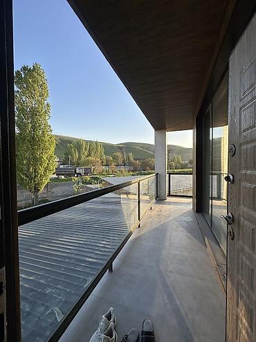 Продажа коттеджей и домов: Срочно продаётся современный дом в стиле хай-тек! 📍 Район Арча-Бешик — 10