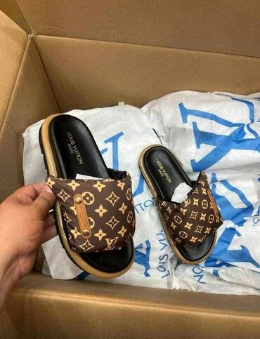 helanke sa trakom: Modne papuče, Louis Vuitton