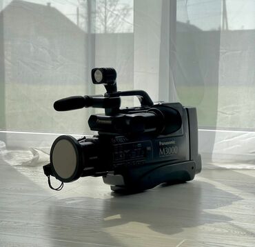 Tavalar: Panasonic NV-M3000EN video camera with five spare lenses