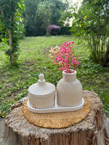 iznajmljivanje klupa i stolova: Vase, New