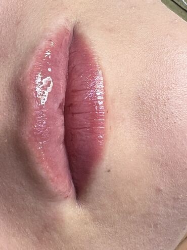 Косметика: Процедура перманентного макияжа губ позволяет придать губам желаемый — 46