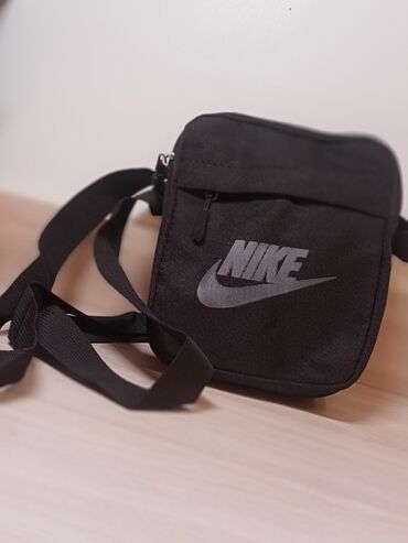 барсетка оперативка в бишкеке: НОВИНКА!!!!! Продается барсетка от фирмы "Nike" вместимость,стиль и