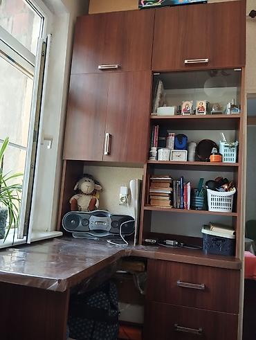 ofis dolablari: Künc iş masası və kitab rəfi olan modul mebel dəsti - Material: taxta — 1