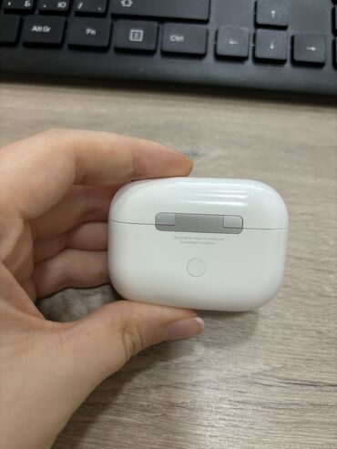 apple qulaqciq: Airpods Pro 
İdeal vəziyyətdə, korobkasi + original USB