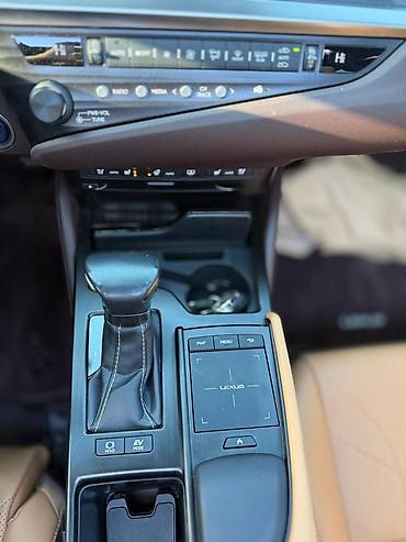 Lexus: Lexus ES: 2019 г., Бензин — 11