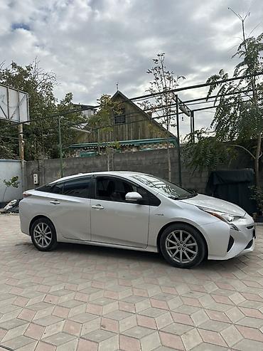 раф4 2017: Toyota Prius: 2017 г., 1.8 л, Вариатор, Гибрид, Хэтчбэк — 5