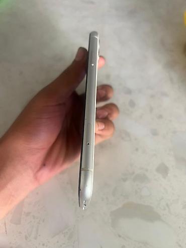 9070 xt: IPhone 11, Б/у, 128 ГБ, Серебристый — 1
