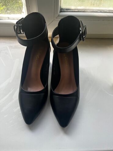 обувь женская 38: Туфли 38.5, цвет - Черный