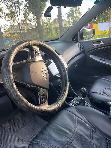 mini gps tracker: Hyundai Accent: 2015 г., 1.6 л, Механика, Бензин, Седан — 6