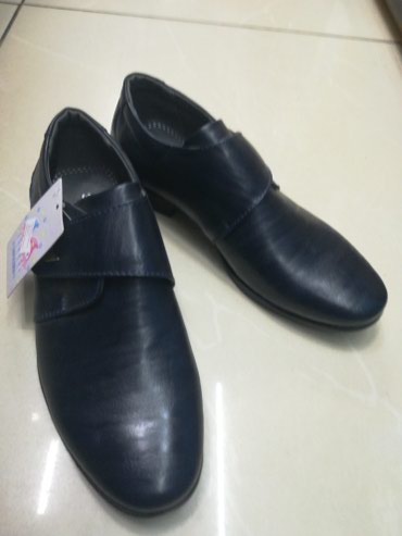 продаю женские туфли: Туфли на мальчика 34 размер 900 сом мы находимся в Аламедин-1 на ул