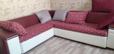 кухный мебел: Угловой диван, цвет - Красный, Б/у