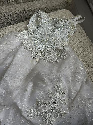 Свадебное платье, S, С корсетом, Жаккард, Пышное, Жемчуг, Б/у at lalafo.kg Свадебное платье, S, С корсетом, Жаккард, Пышное, Жемчуг, Б/у