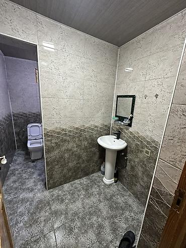 ağ şəhər: Satılır: 2 otaqlı həyət evi (fotoşəkillərdə) - Geniş dəhliz, taxta — 2
